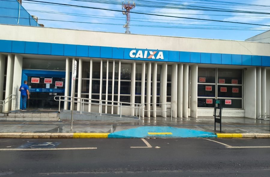 Caixa: Base do SEEB Naviraí rejeita proposta e mantém greve por tempo indeterminado